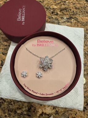 Believe by Brilliance fine silver-plated necklace/earring snowflake